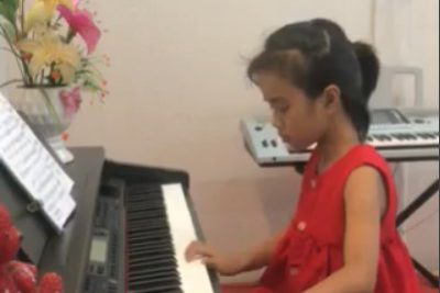 Tiết mục Đệm Piano –  Đạt giải 3 của em Nguyễn Bảo Trân Học sinh trường Tiểu học Tịnh Đông
