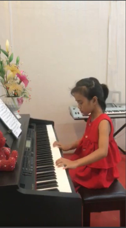Tiết mục Đệm Piano –  Đạt giải 3 của em Nguyễn Bảo Trân Học sinh trường Tiểu học Tịnh Đông